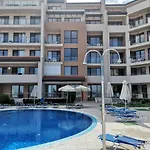 Apartment б003 в бийч резорт- море пред прозореца, плаж пред вратата !!! *