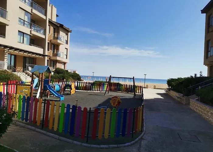 б003 в бийч резорт- море пред прозореца, плаж пред вратата !!!