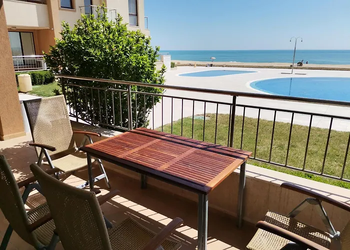 б003 в бийч резорт- море пред прозореца, плаж пред вратата !!!